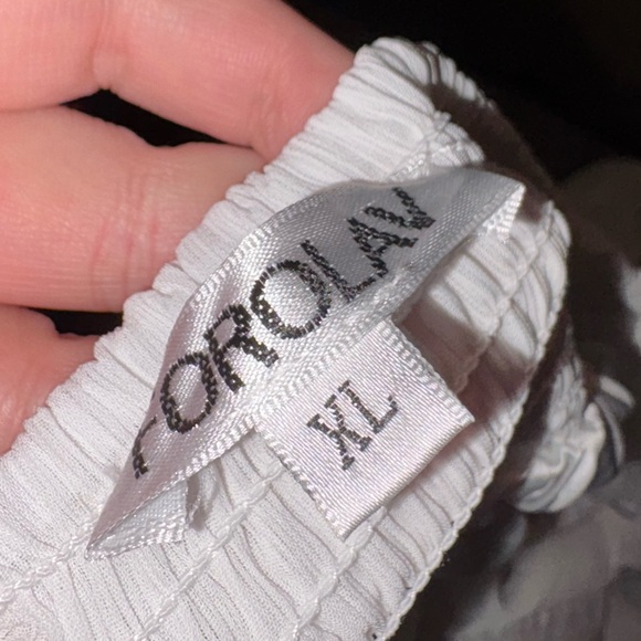 White Forolav Dress XL - Picture 6 of 7